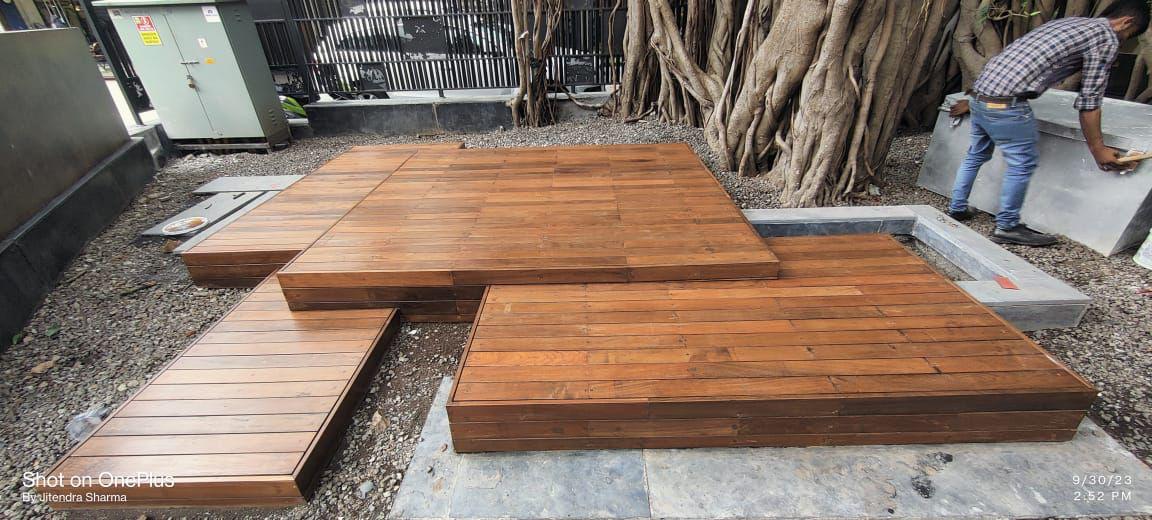 Deck Platform Around Tree, Kanpur